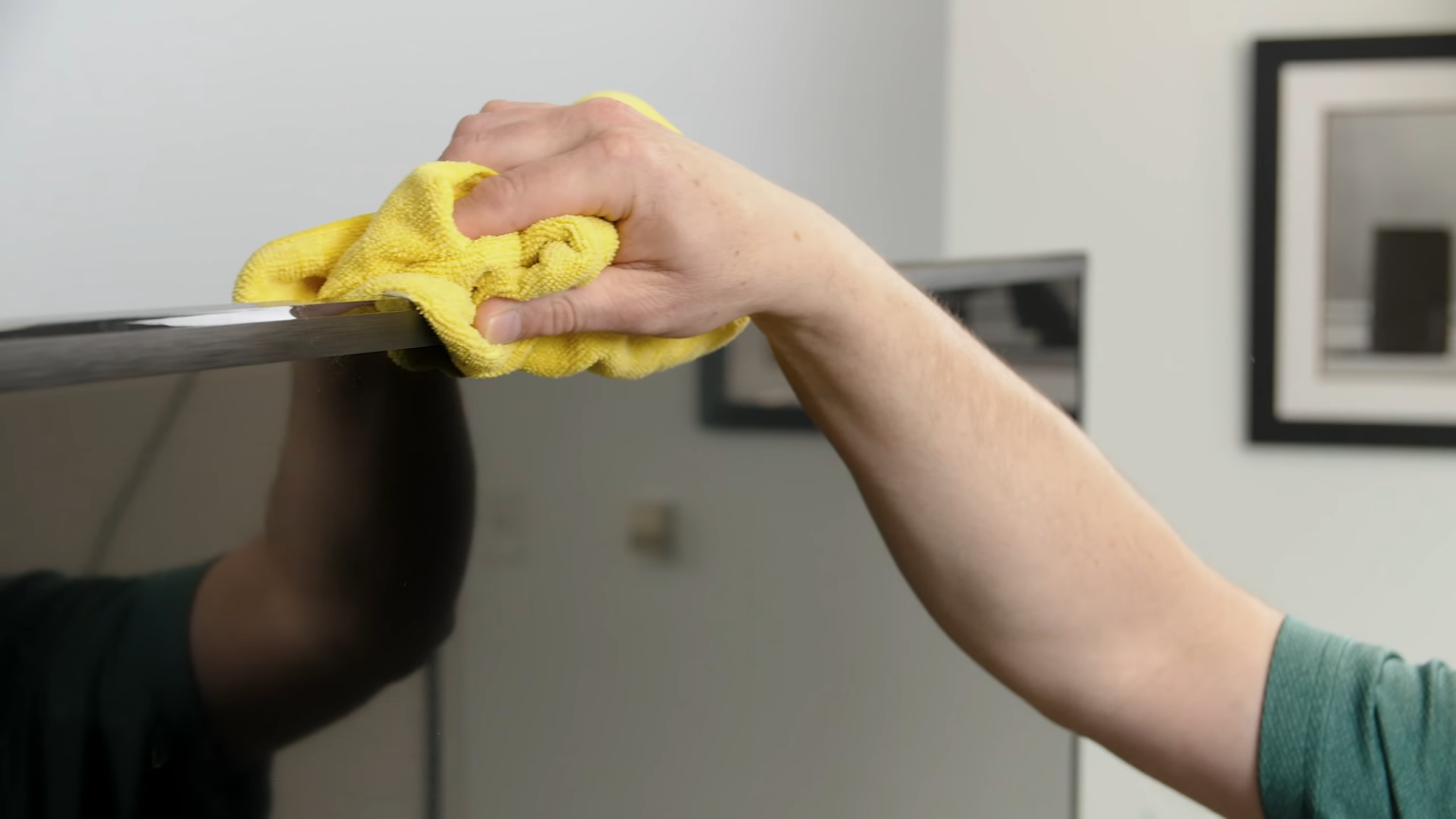 How to Clean Fingerprints off a TV Screen Safe and Efficient