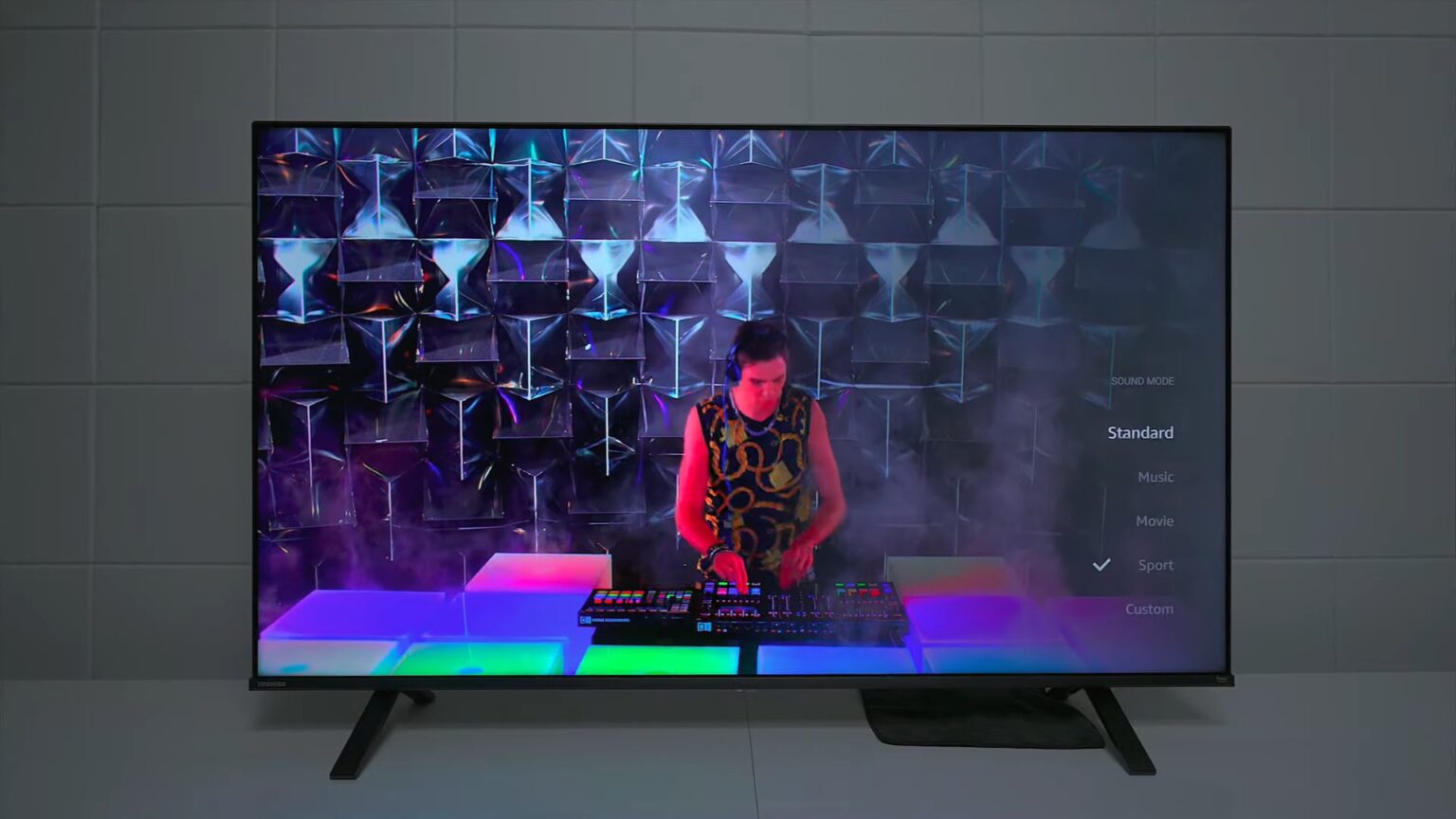 15 Best Smart TVs Under 300 2024 Amazing Smart TV Deals